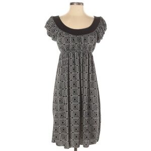 Max Studio size XS black & white BOHO geometric print stretch short sleeve dress